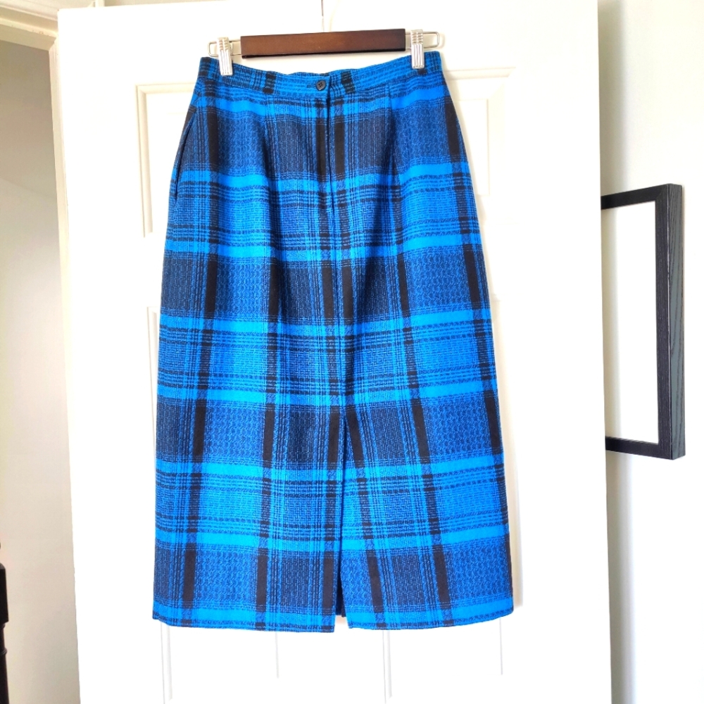 Vintage 90s | Plum Tree Canada | Wool Blend | 💙🖤 Blue Plaid Skirt